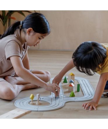Carreteras y Vías de Tren de Caucho Natural Plan Toys - Aúpa Organics