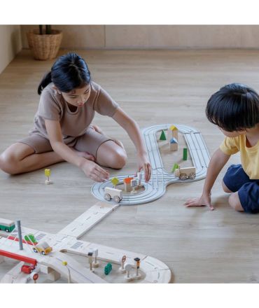 Carreteras y Vías de Tren de Caucho Natural Plan Toys - Aúpa Organics