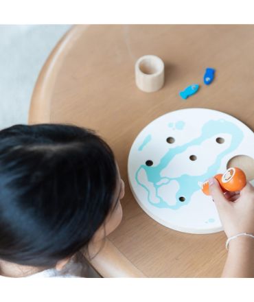 Juego de Pesca en el hielo con imanes de Plan Toys - Aúpa Organics