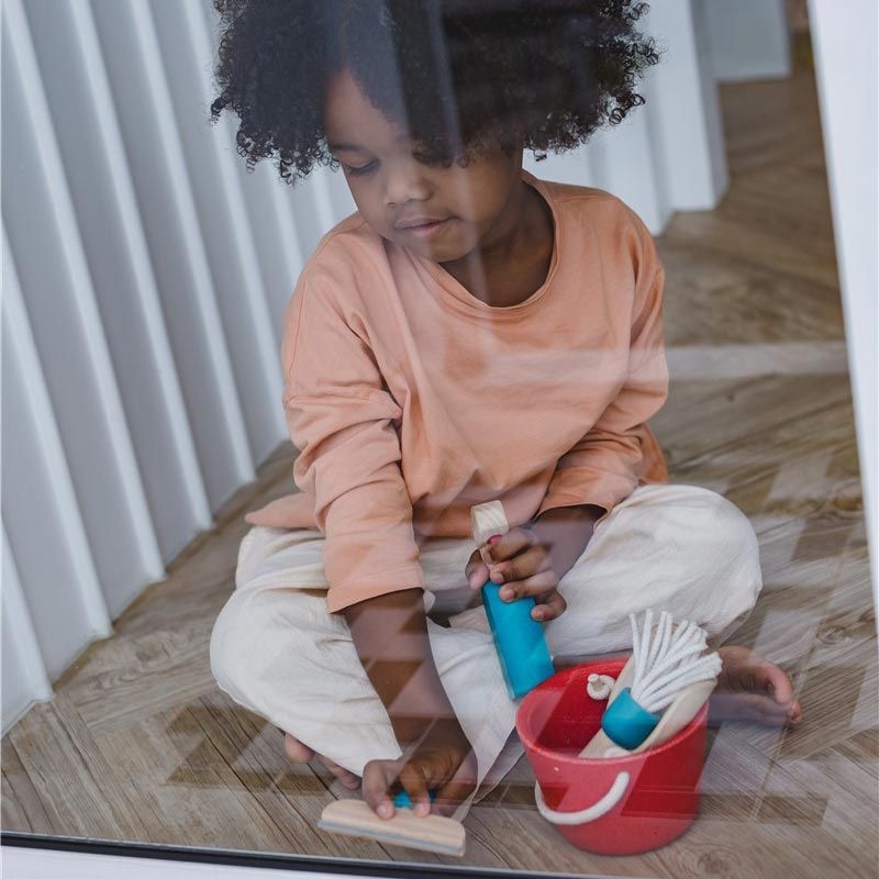 Juguete de Madera Set de Limpieza de Plan Toys - Aúpa Organics