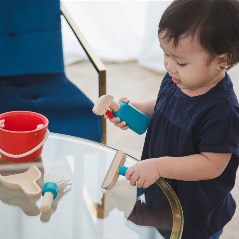 Juguete de Madera Set de Limpieza de Plan Toys - Aúpa Organics