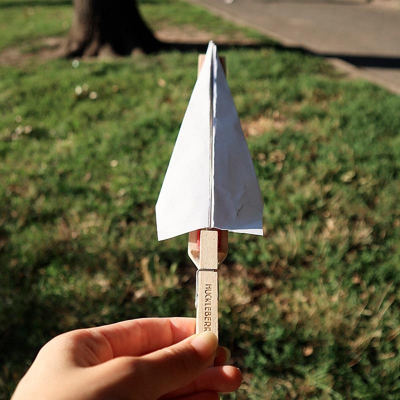 Lanzador de Aviones de Papel Huckleberry de Kikkerland - Aúpa Organics