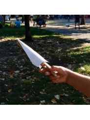 Lanzador de Aviones de Papel Huckleberry de Kikkerland - Aúpa Organics