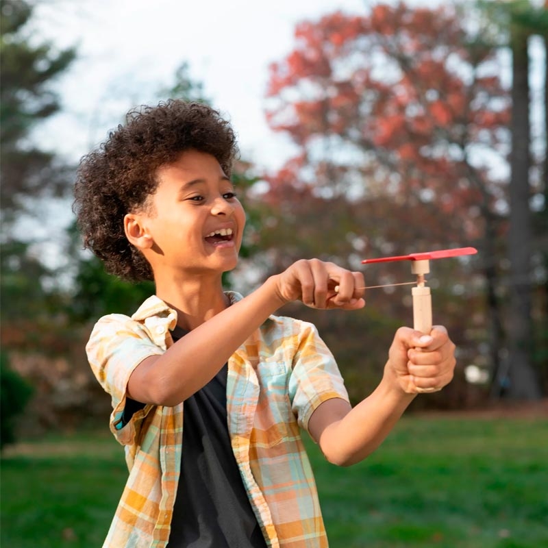 Hélice Voladora de Madera Huckleberry de Kikkerland - Aúpa Organics