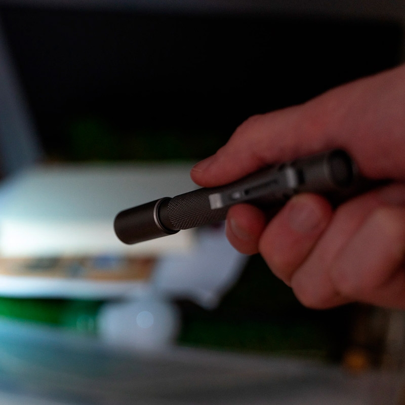 Linterna de Bolsillo Resistente para Aventuras de Kikkerland - Aúpa Organics