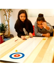 Juego de Curling de Mesa Portátil de Kikkerland - Aúpa Organics