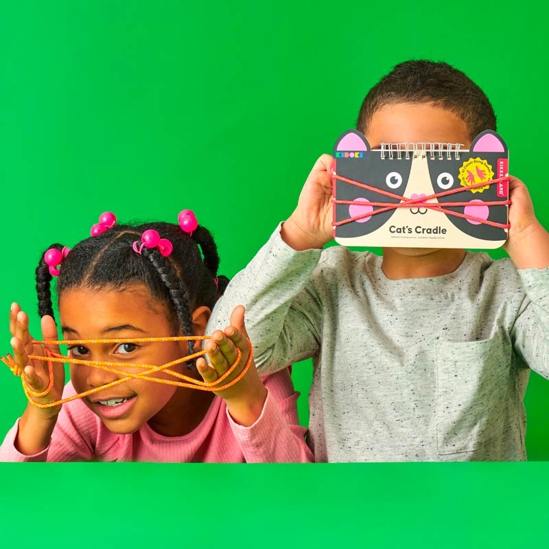 Juego de Figuras de Cuerdas con las Manos de Kikkerland - Aúpa Organics