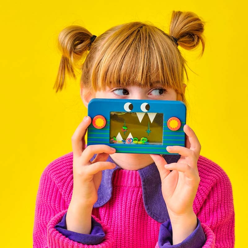 "Gameboy de Agua" Juego Clásico de Kikkerland - Aúpa Organics