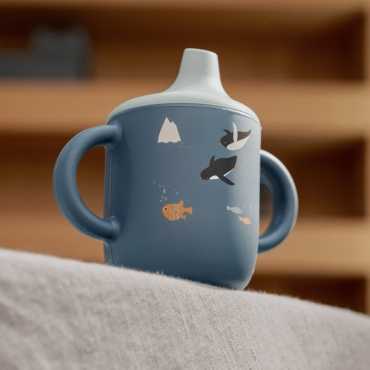 Taza de Aprendizaje de Silicona Premium "Artic Sea" de Liewood - Aúpa Organics