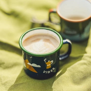 Taza de Acero Esmaltado Camp Vibes - Aúpa Organics