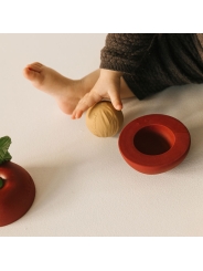 Cherry Juguete Apilable & Pelotita Sonajero Oli&Carol - Aúpa Organics