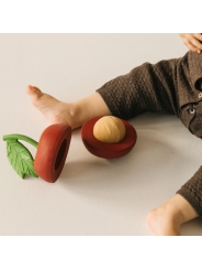 Cherry Juguete Apilable & Pelotita Sonajero Oli&Carol - Aúpa Organics