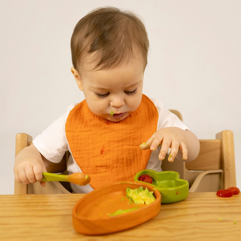 Set de Plato + Cuchara de Madera Natural Cathy The Carrot Oli&Carol - Aúpa Organics